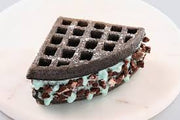 Kiki & Oreo Cream Waffle