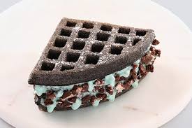 Kiki & Oreo Cream Waffle