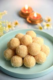 Coconut Mudhalu [12 Pieces]